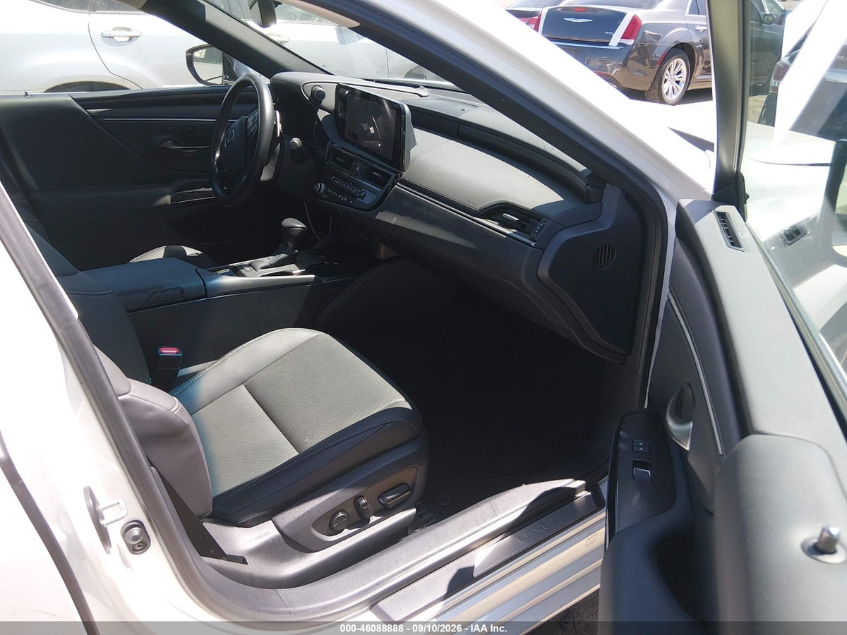 2025 LEXUS ES 300H — снимка 5