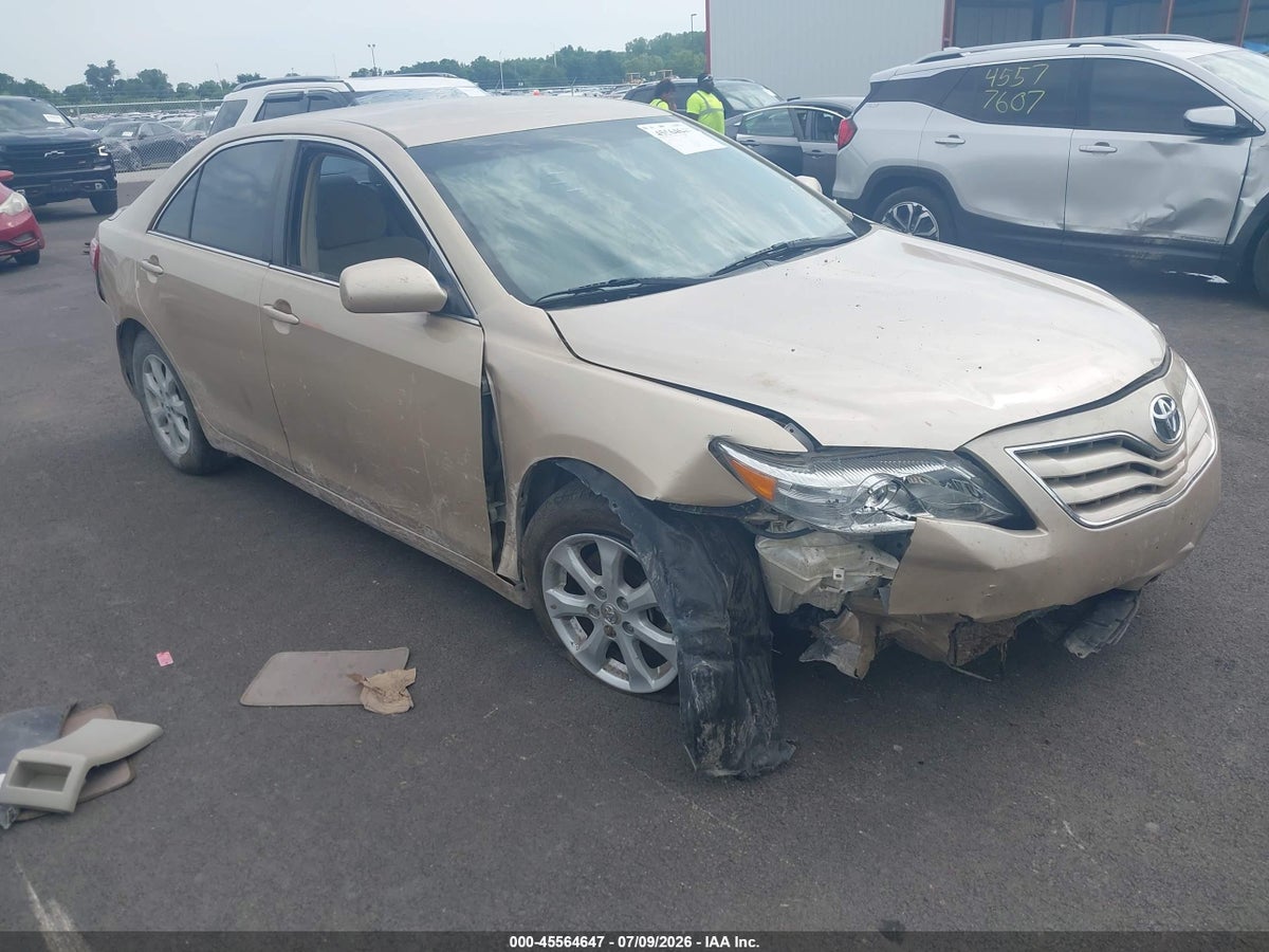 2011 TOYOTA CAMRY LE