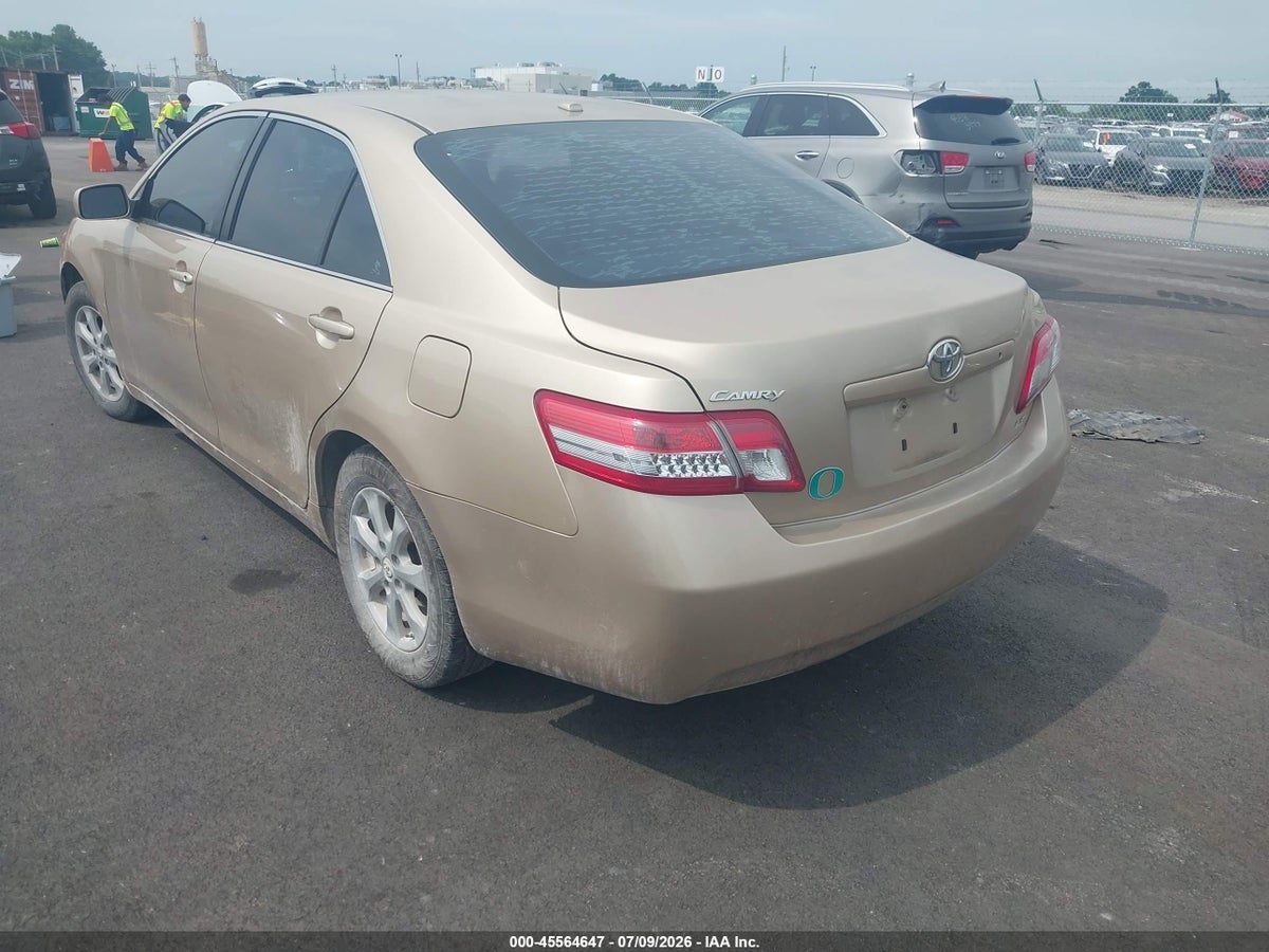 2011 TOYOTA CAMRY LE — снимка 3
