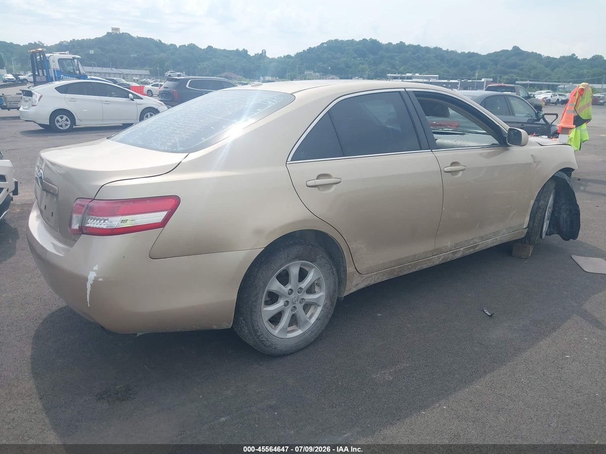 2011 TOYOTA CAMRY LE — снимка 4