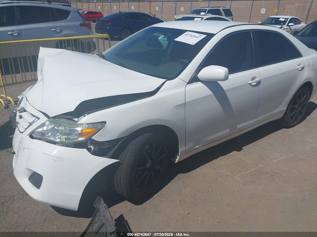 2011 TOYOTA CAMRY LE — снимка 2