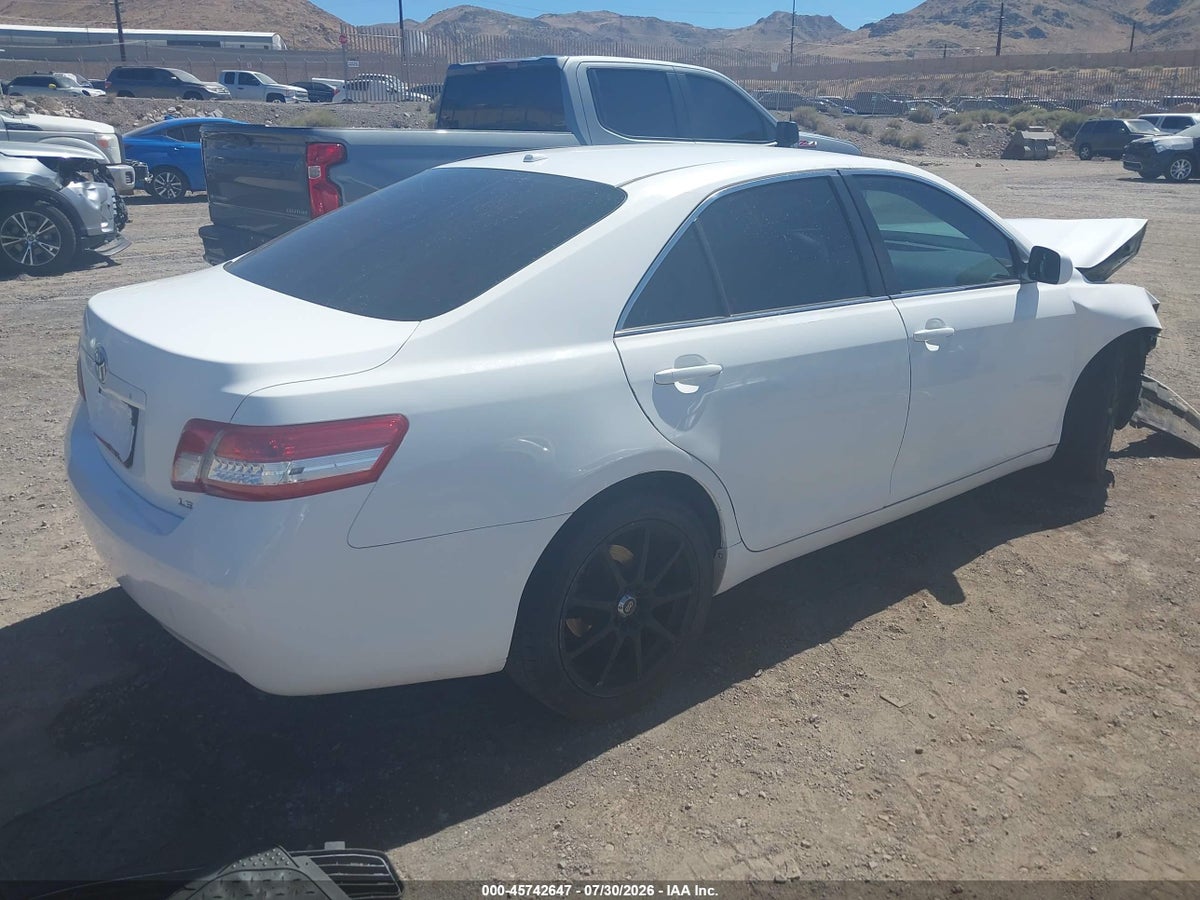 2011 TOYOTA CAMRY LE — снимка 4