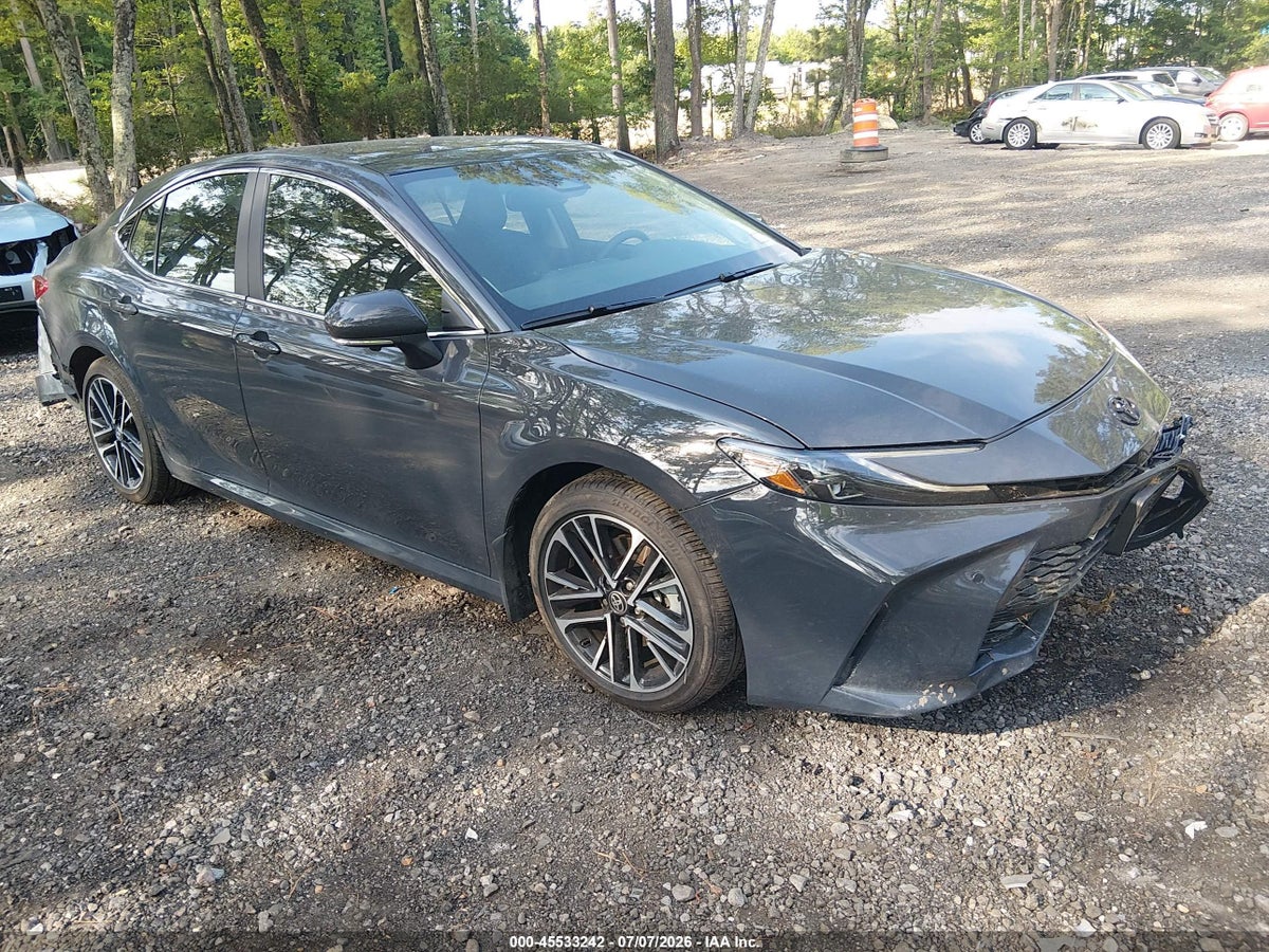 2025 TOYOTA CAMRY XLE