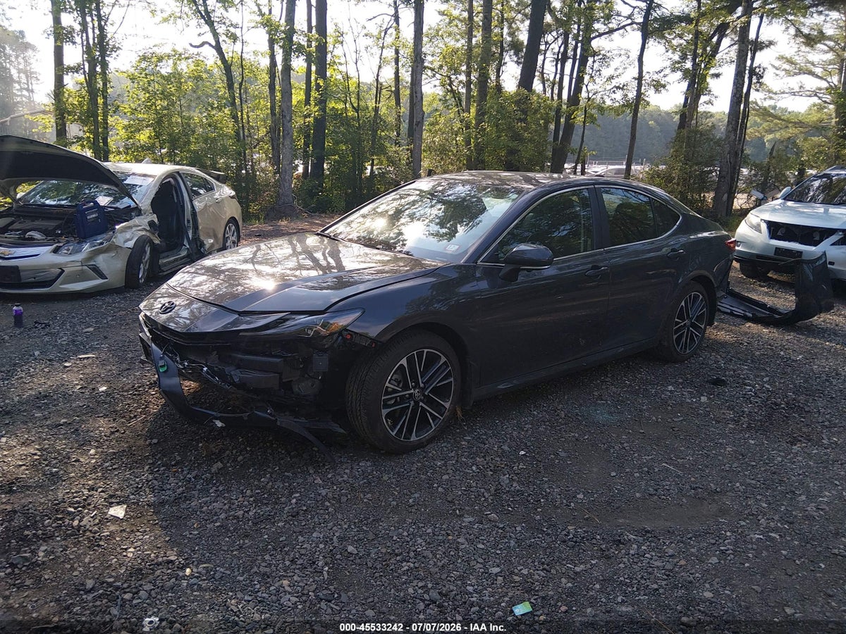 2025 TOYOTA CAMRY XLE — снимка 2