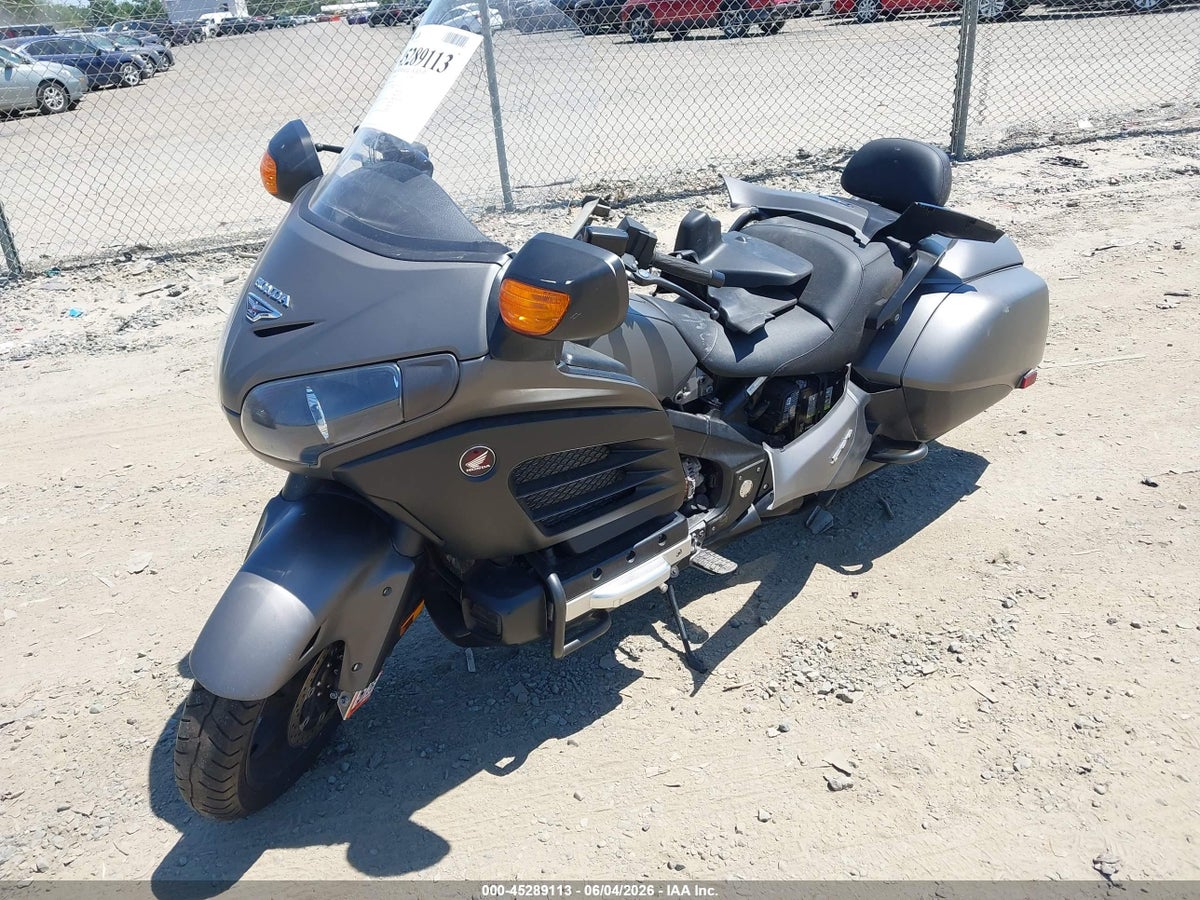 2015 HONDA GL1800 B — снимка 2