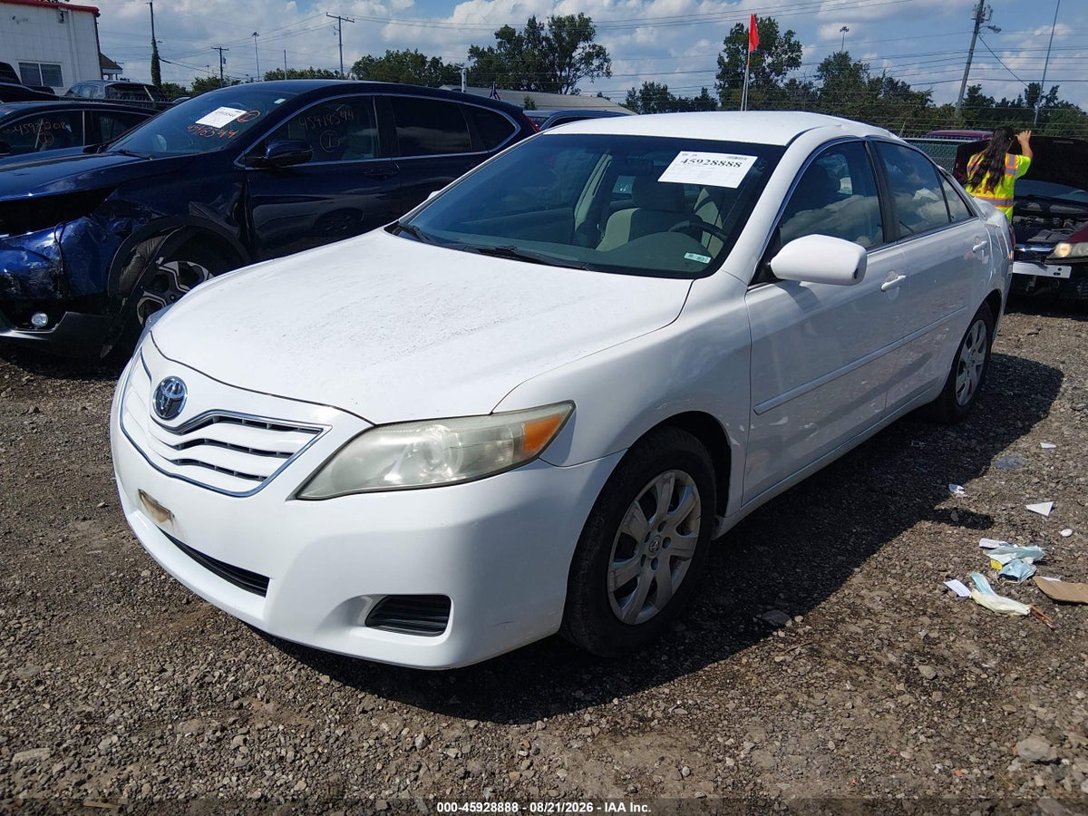 2010 TOYOTA CAMRY LE — снимка 2