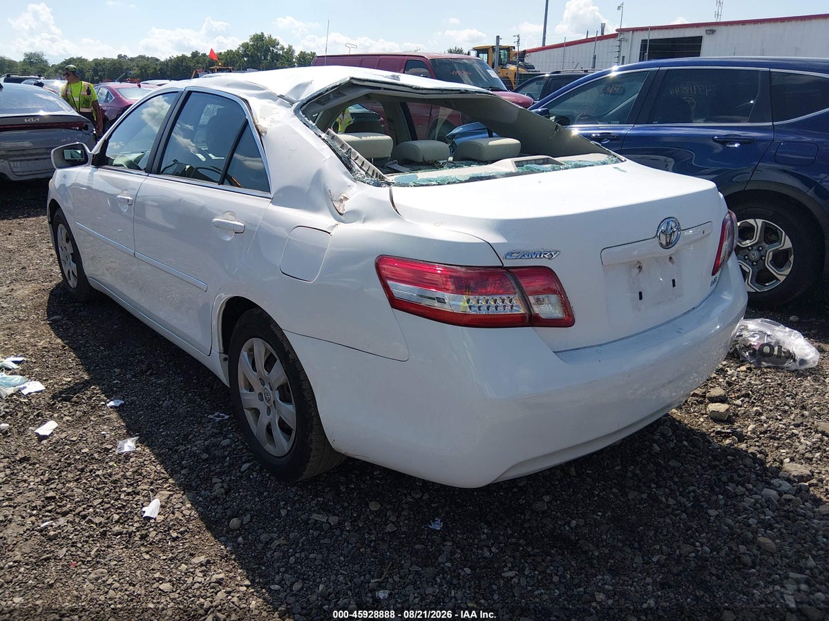 2010 TOYOTA CAMRY LE — снимка 3