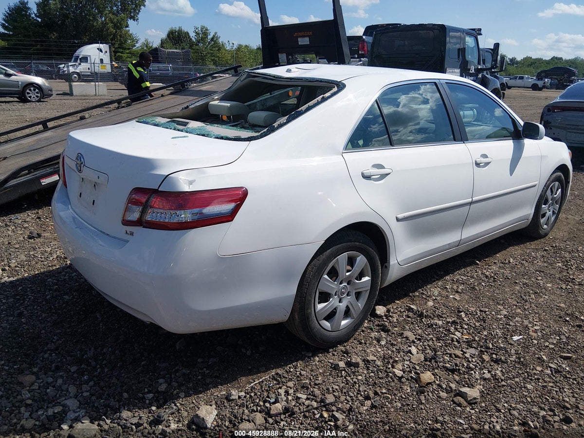 2010 TOYOTA CAMRY LE — снимка 4
