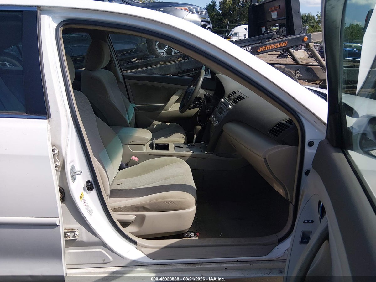 2010 TOYOTA CAMRY LE — снимка 5