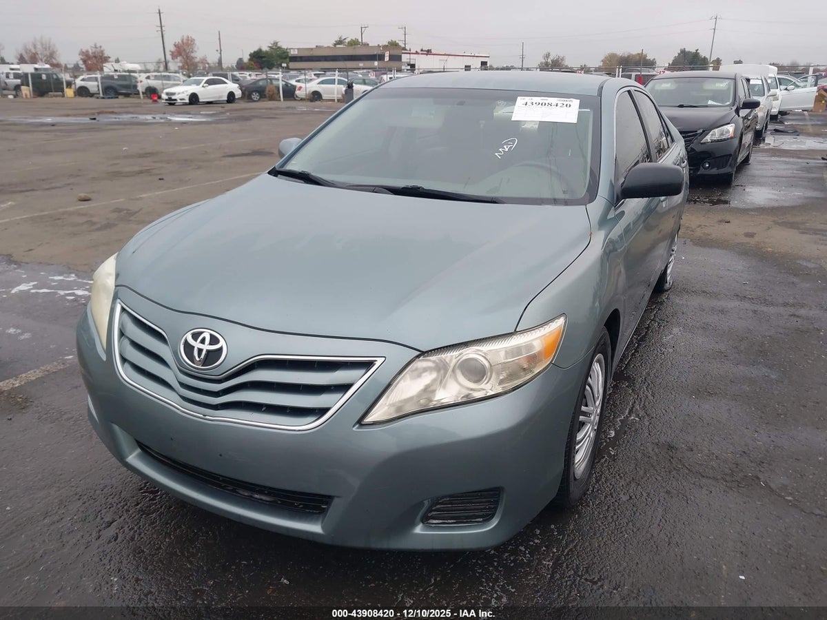 2010 TOYOTA CAMRY LE — снимка 2