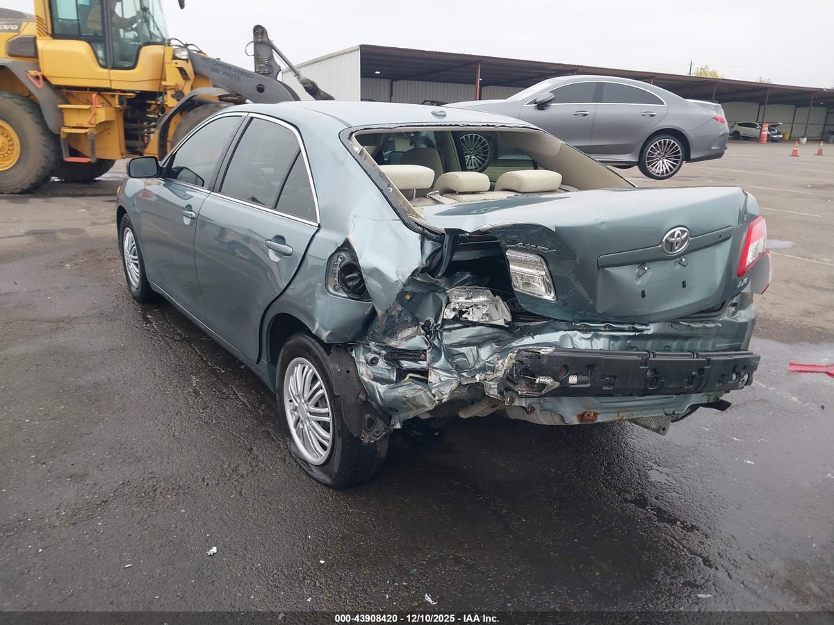 2010 TOYOTA CAMRY LE — снимка 3