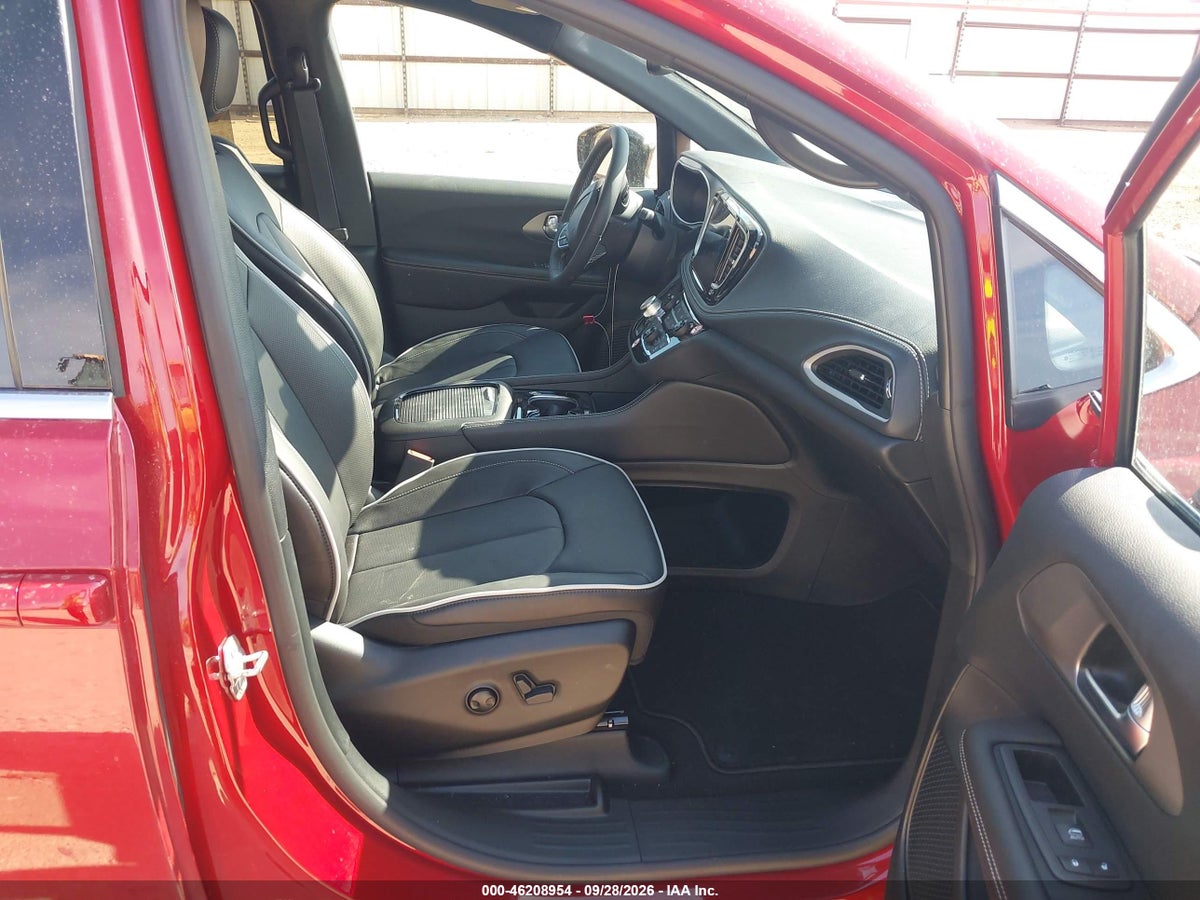 2027 CHRYSLER PACIFICA — photo 5