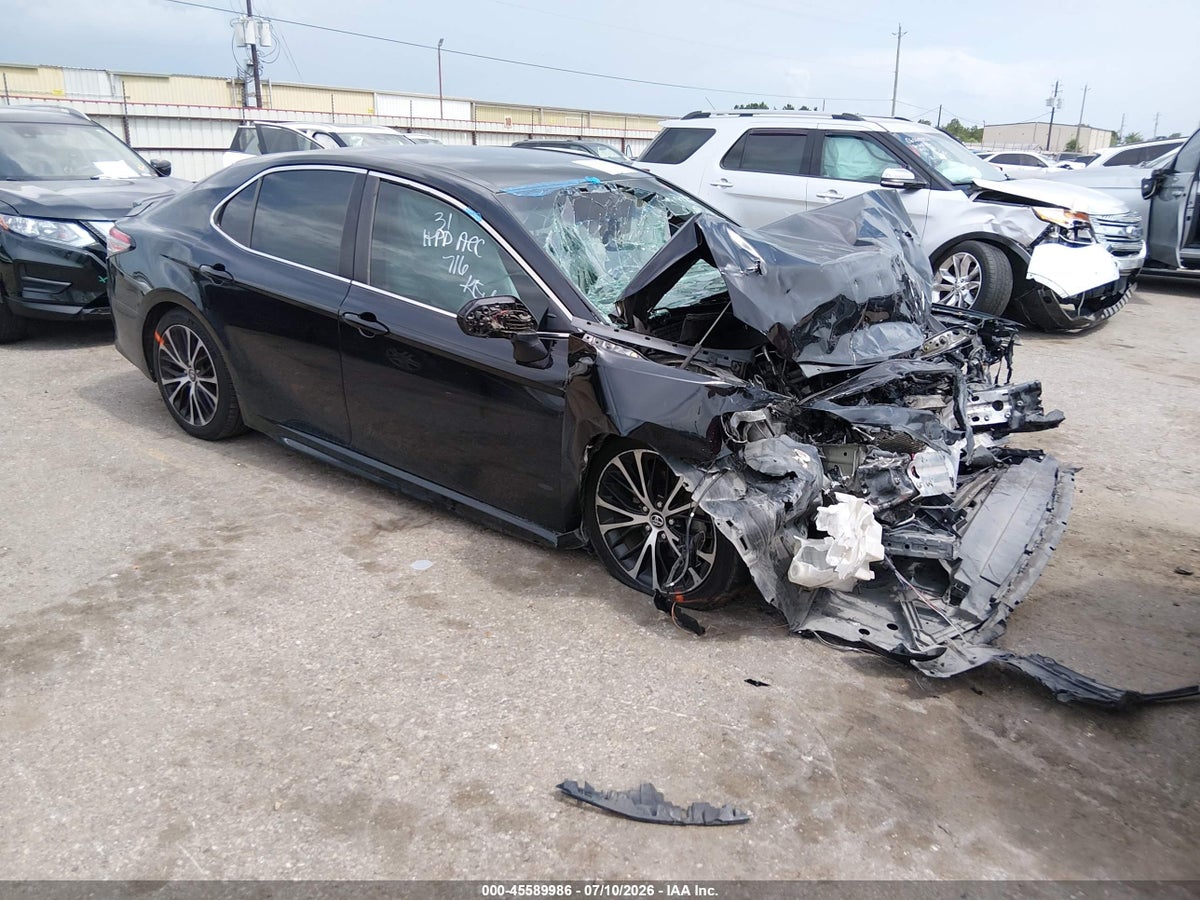 2018 TOYOTA CAMRY SE