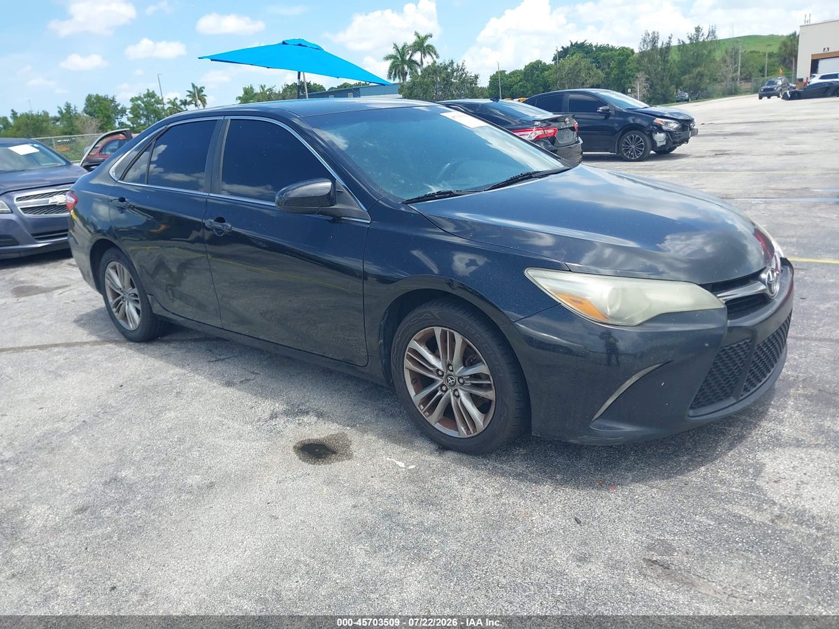2015 TOYOTA CAMRY SE