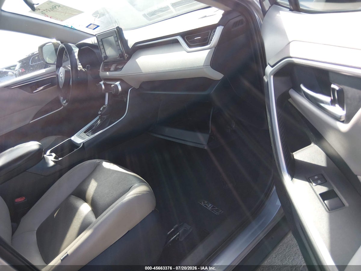 2020 TOYOTA RAV4 XLE — снимка 5