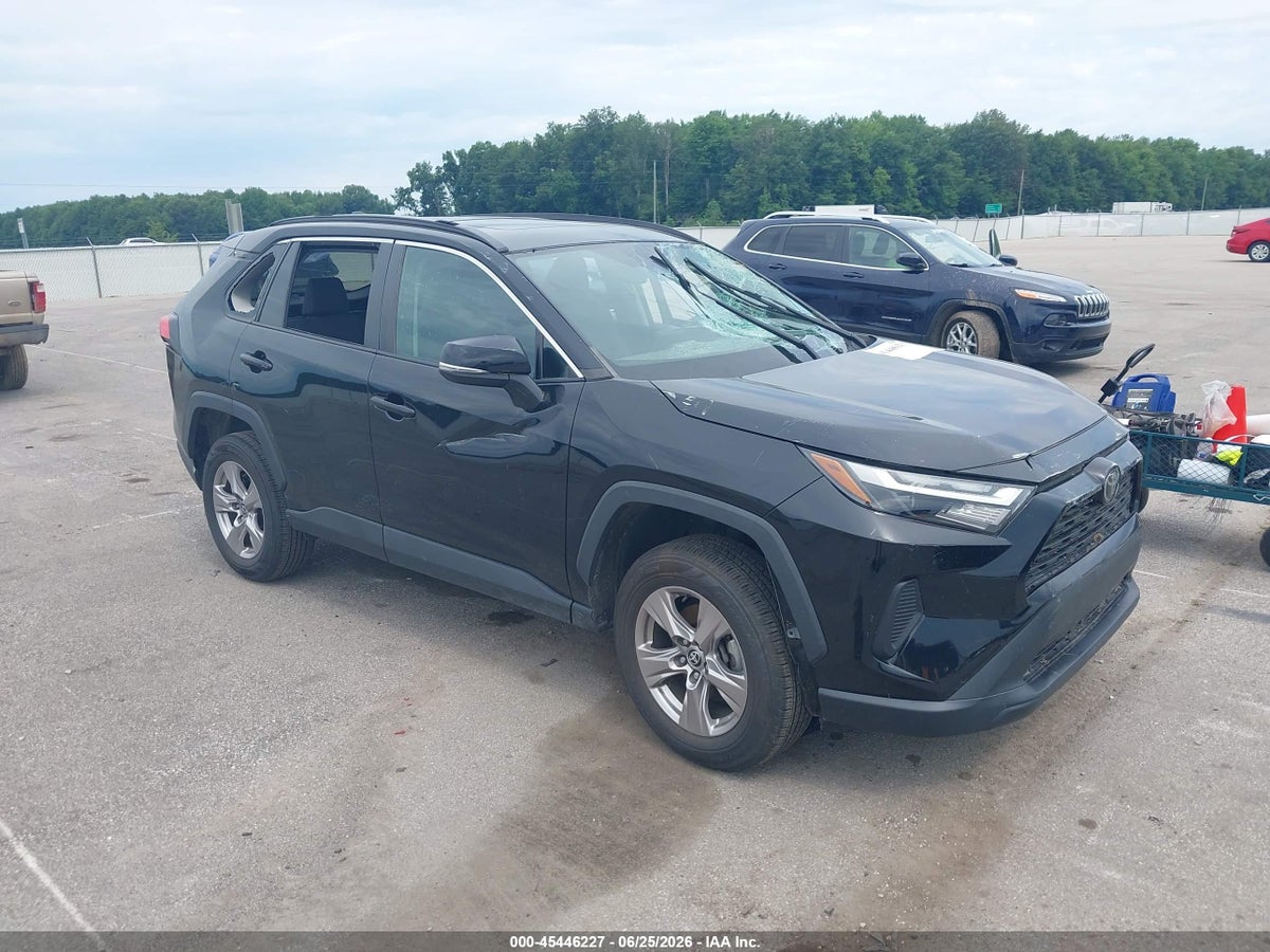 2022 TOYOTA RAV4 XLE