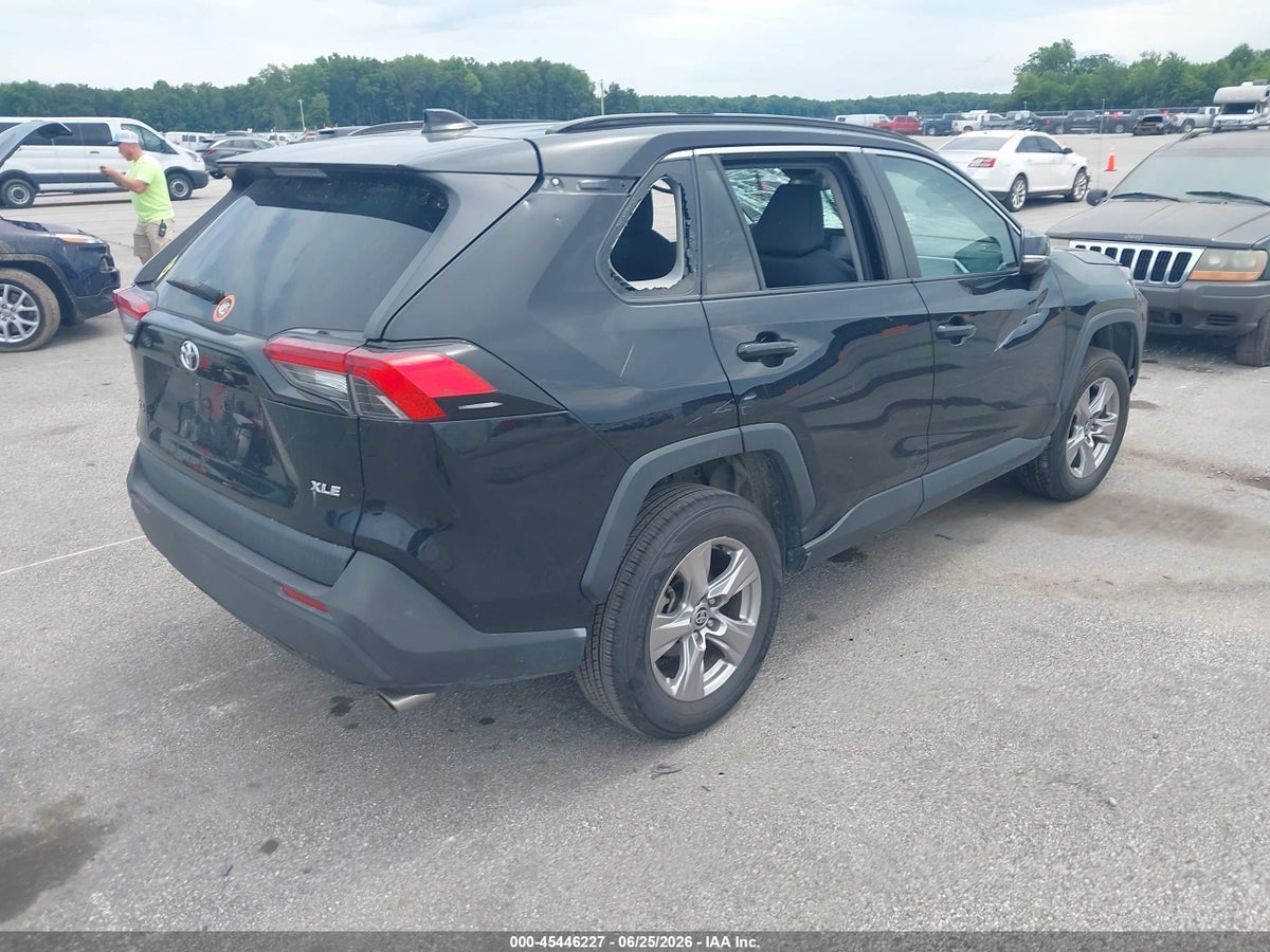 2022 TOYOTA RAV4 XLE — снимка 4