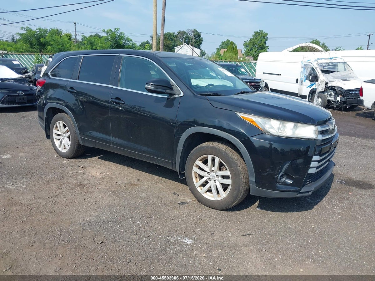 2017 TOYOTA HIGHLANDER LE