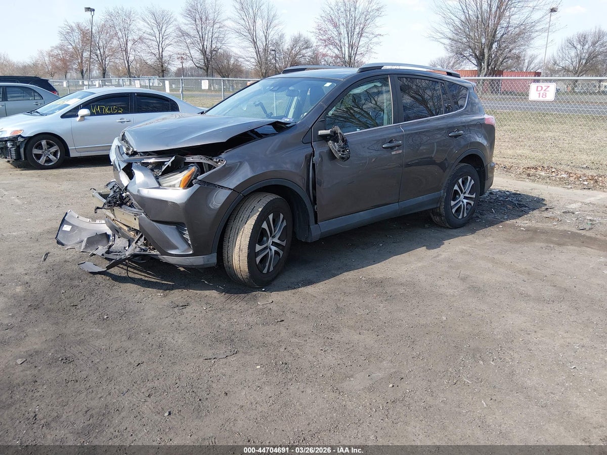2017 TOYOTA RAV4 LE — снимка 2