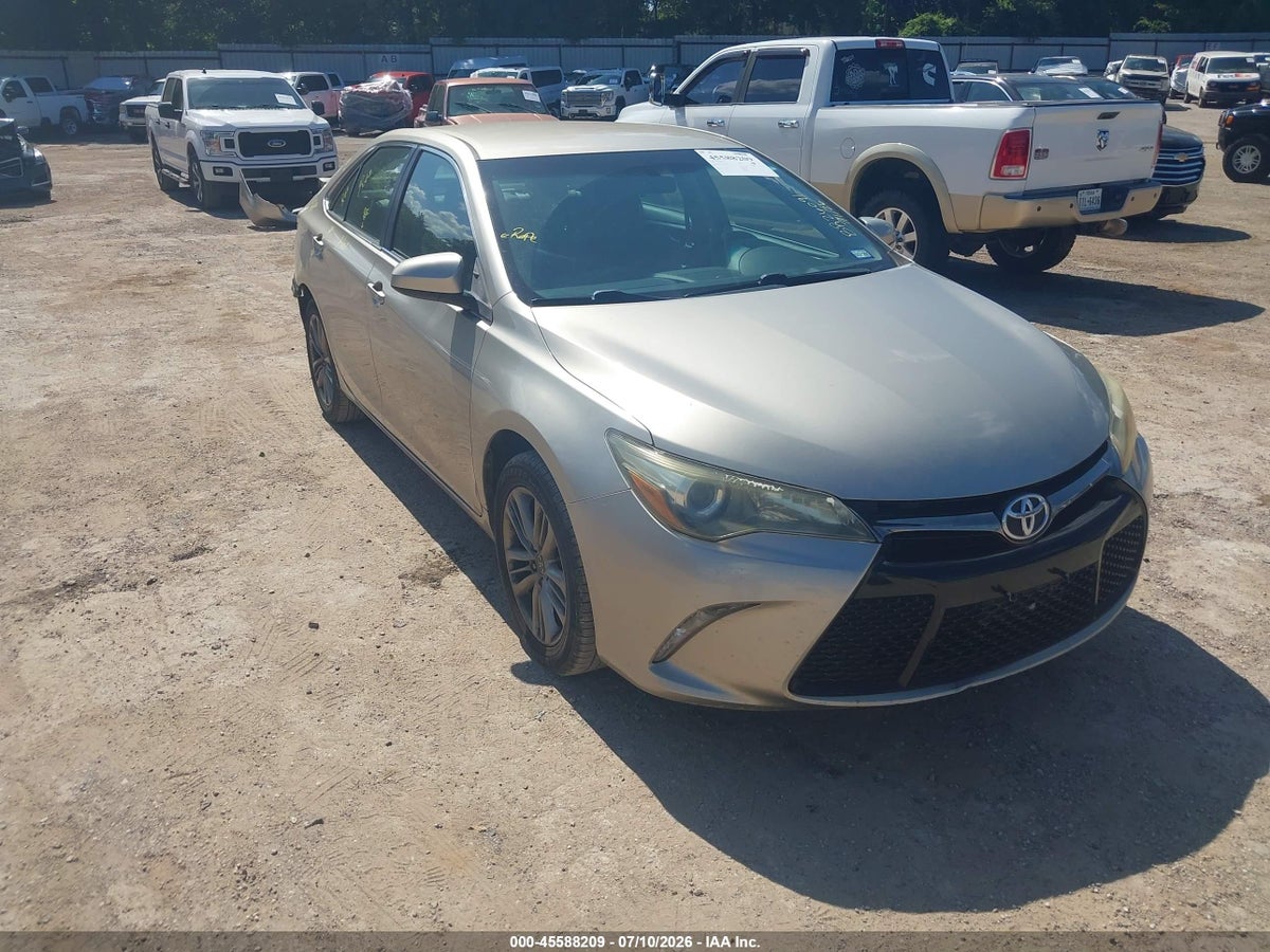 2015 TOYOTA CAMRY SE
