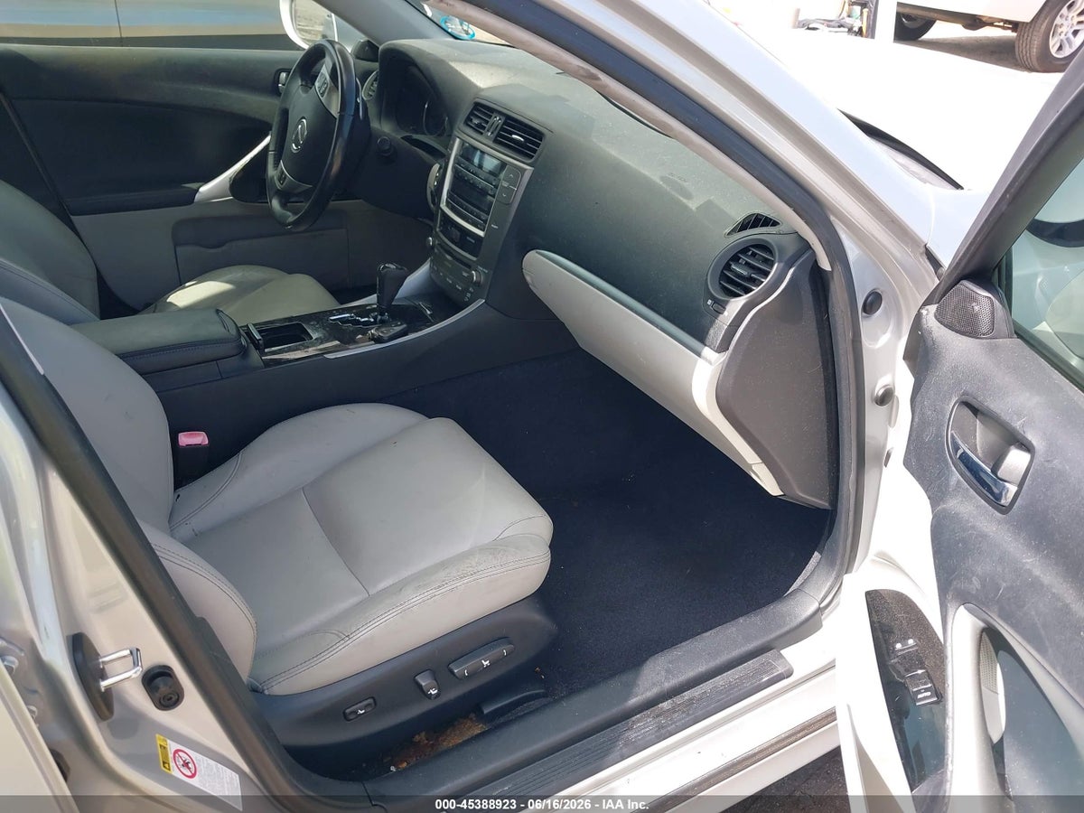 2011 LEXUS IS 250 — снимка 5