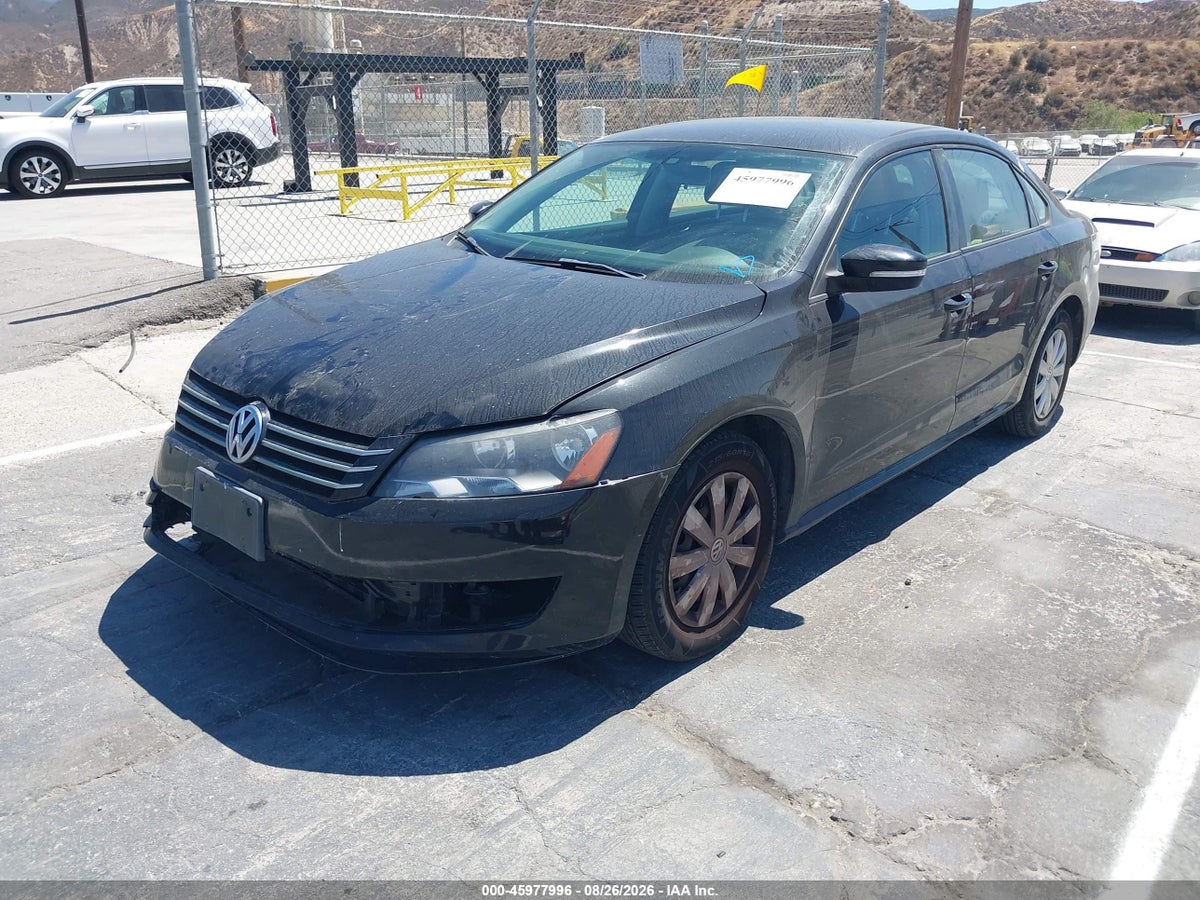 2013 VOLKSWAGEN PASSAT 2.5L S — снимка 2