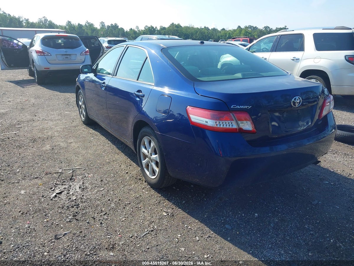 2011 TOYOTA CAMRY LE — снимка 3