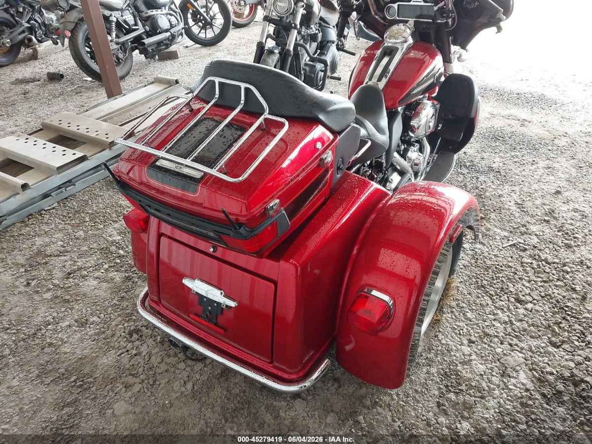 2012 HARLEY-DAVIDSON FLHTCUTG TRI GLIDE ULTRA CLASSIC — снимка 4