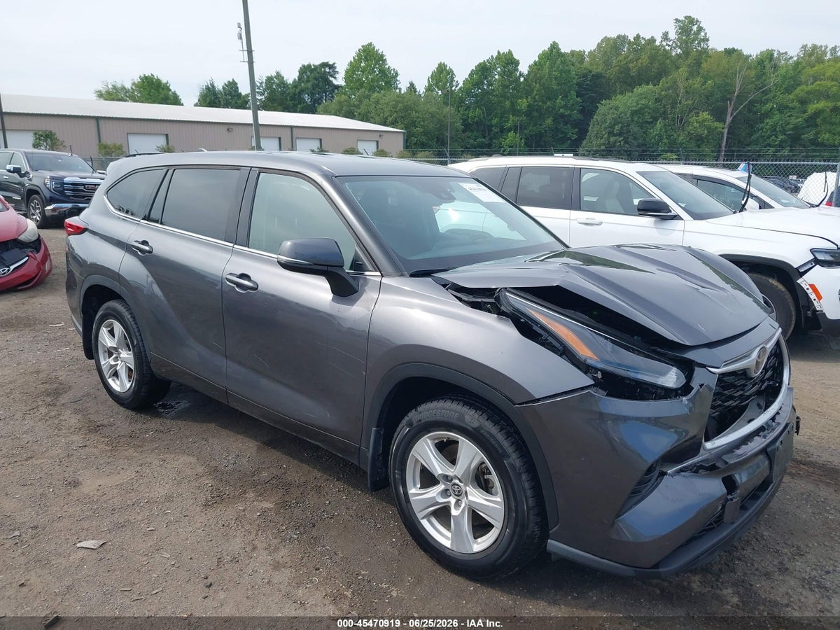 2022 TOYOTA HIGHLANDER LE