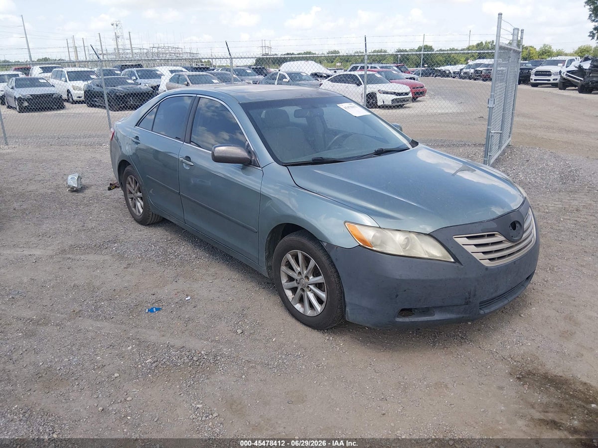 2011 TOYOTA CAMRY XLE V6