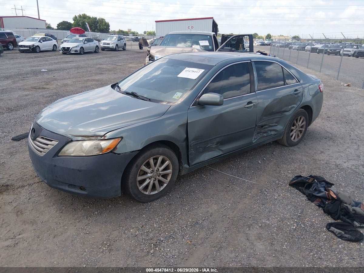 2011 TOYOTA CAMRY XLE V6 — снимка 2