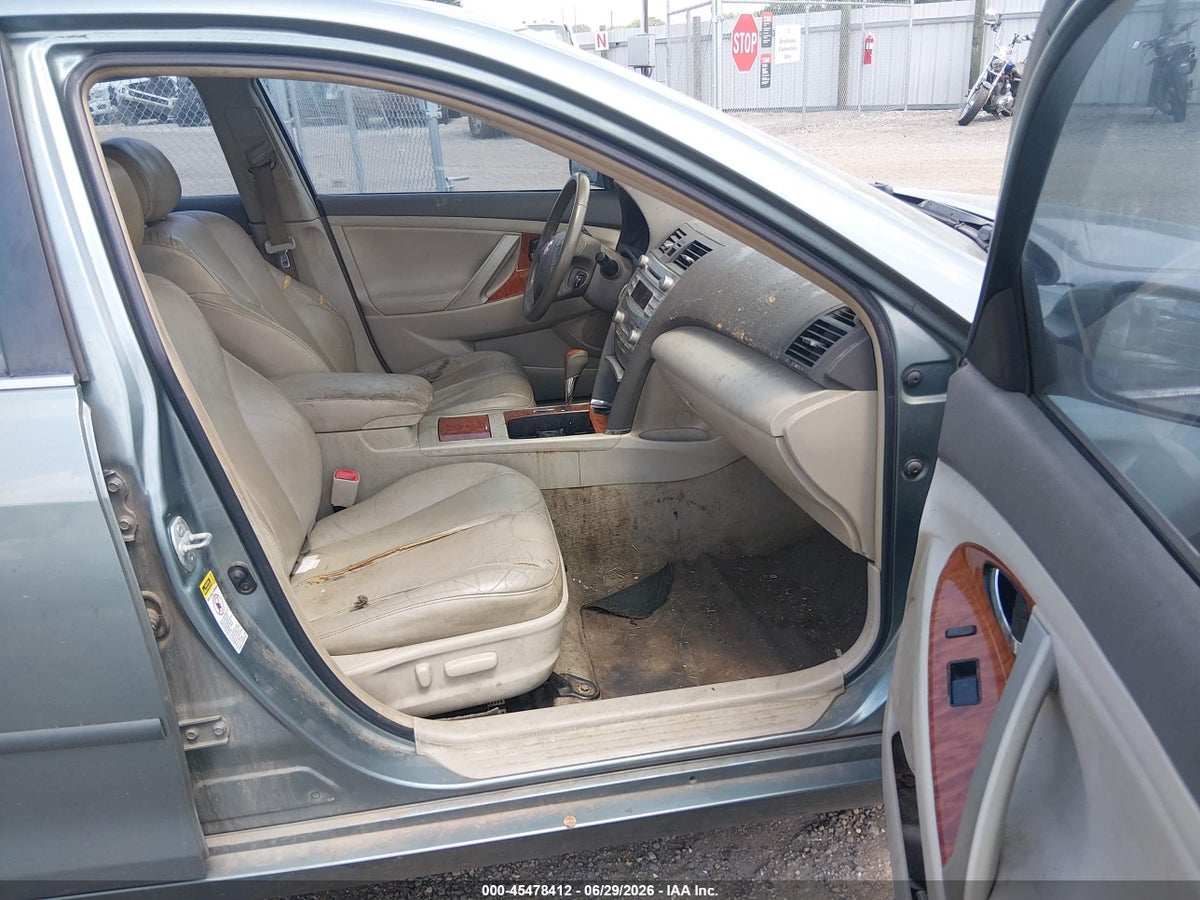 2011 TOYOTA CAMRY XLE V6 — снимка 5
