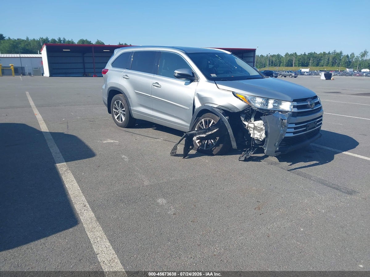 2017 TOYOTA HIGHLANDER XLE