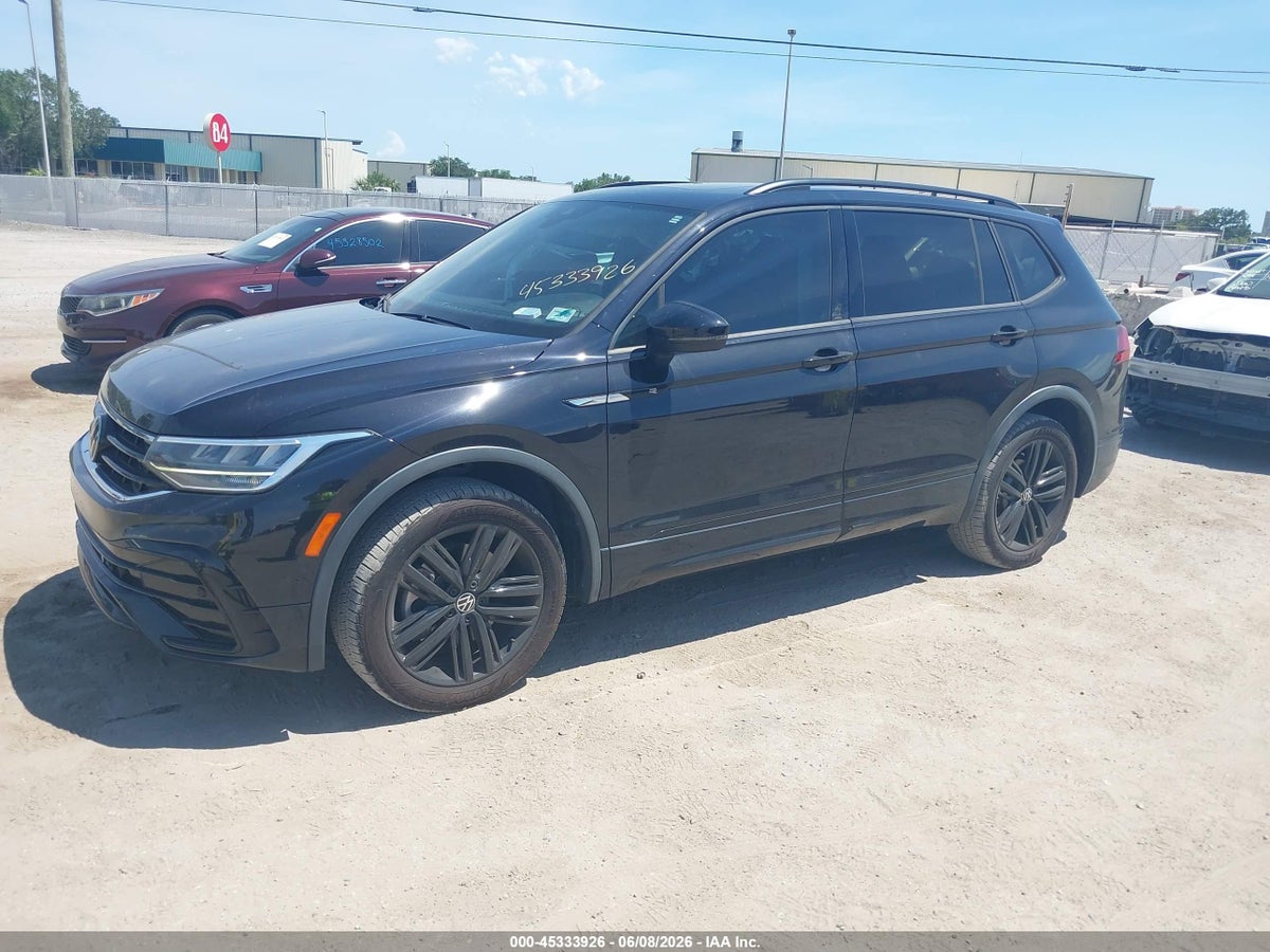 2022 VOLKSWAGEN TIGUAN 2.0T SE R-LINE BLACK — снимка 2