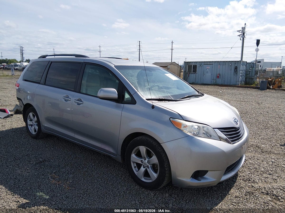 2011 TOYOTA SIENNA LE V6