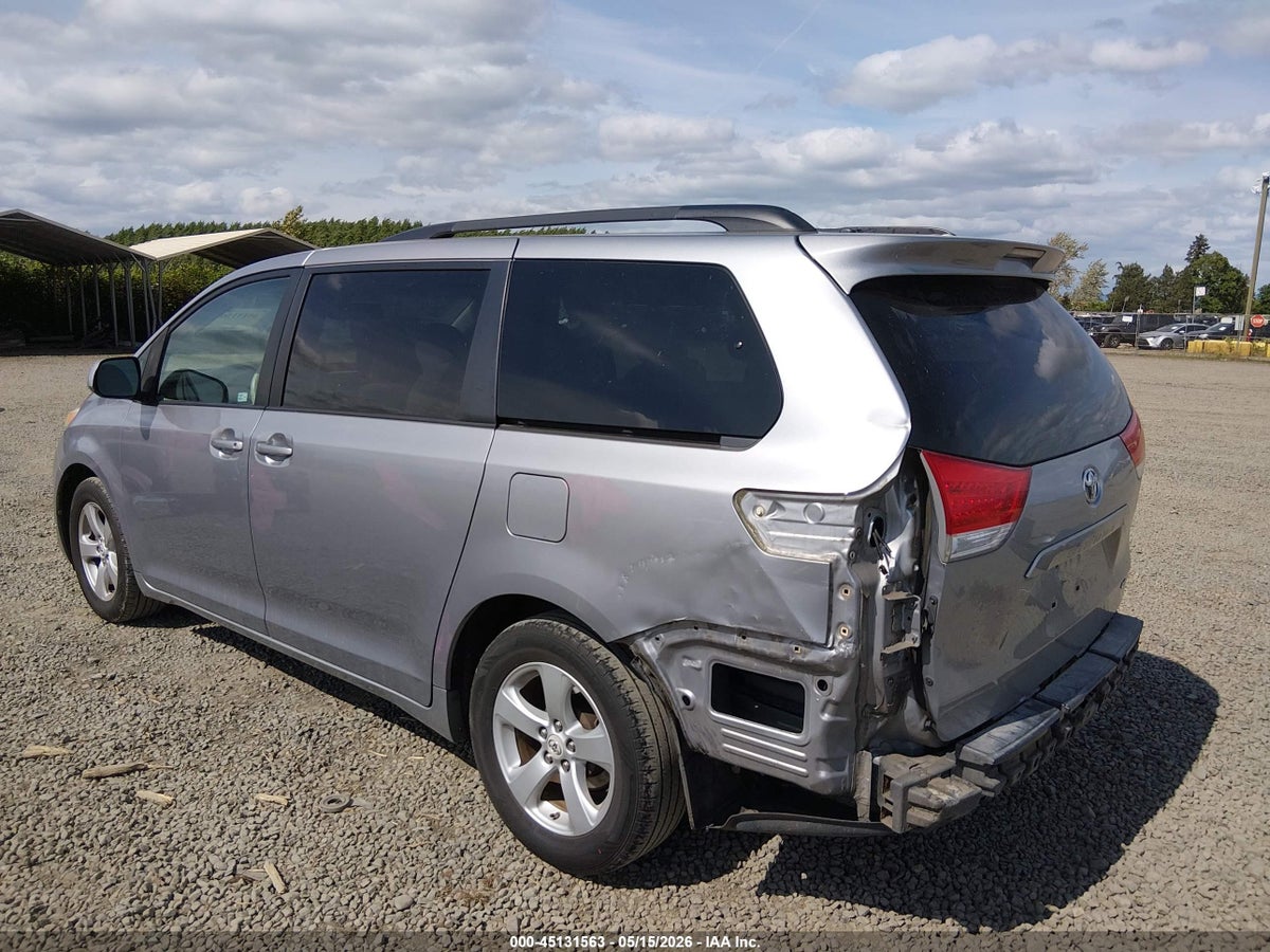 2011 TOYOTA SIENNA LE V6 — снимка 3