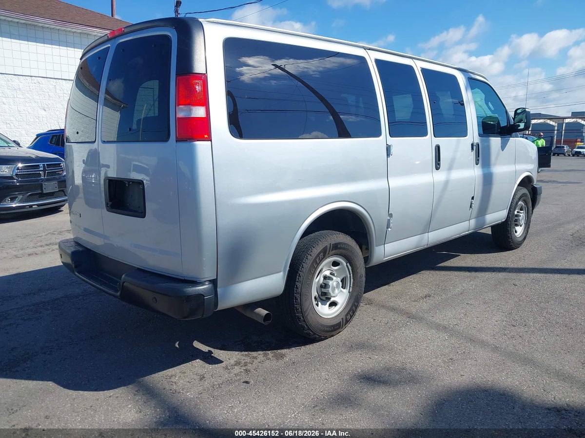 2020 CHEVROLET EXPRESS PASSENGER RWD 2500 REGULAR WHEELBASE LS — снимка 4
