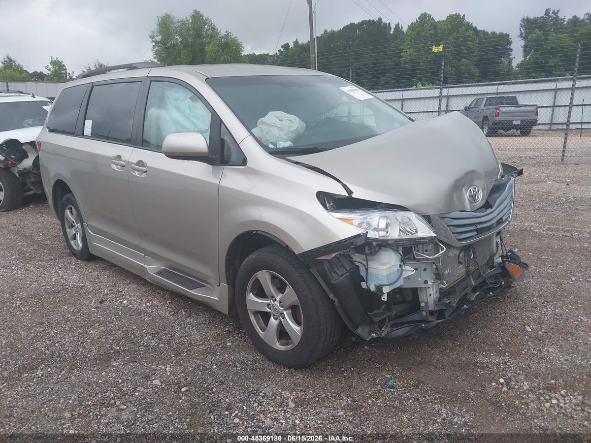2017 TOYOTA SIENNA LE 7 PASSENGER