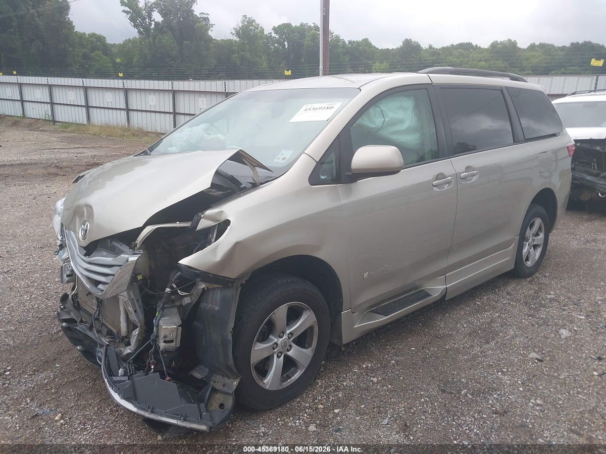 2017 TOYOTA SIENNA LE 7 PASSENGER — снимка 2
