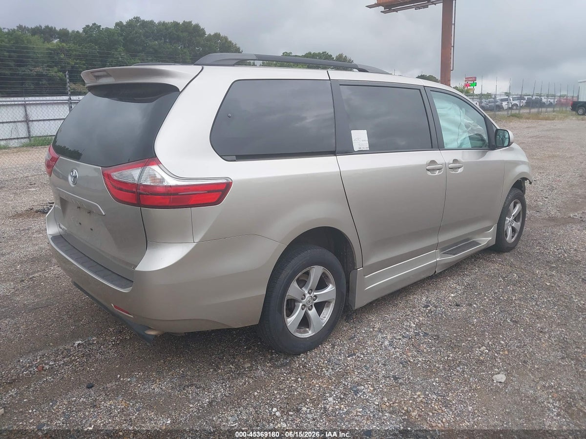 2017 TOYOTA SIENNA LE 7 PASSENGER — снимка 4