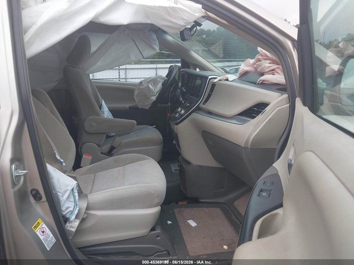 2017 TOYOTA SIENNA LE 7 PASSENGER — снимка 5