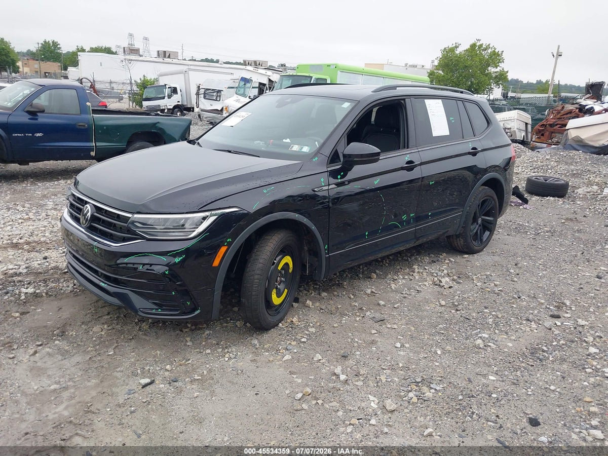 2023 VOLKSWAGEN TIGUAN 2.0T SE R-LINE BLACK — снимка 2