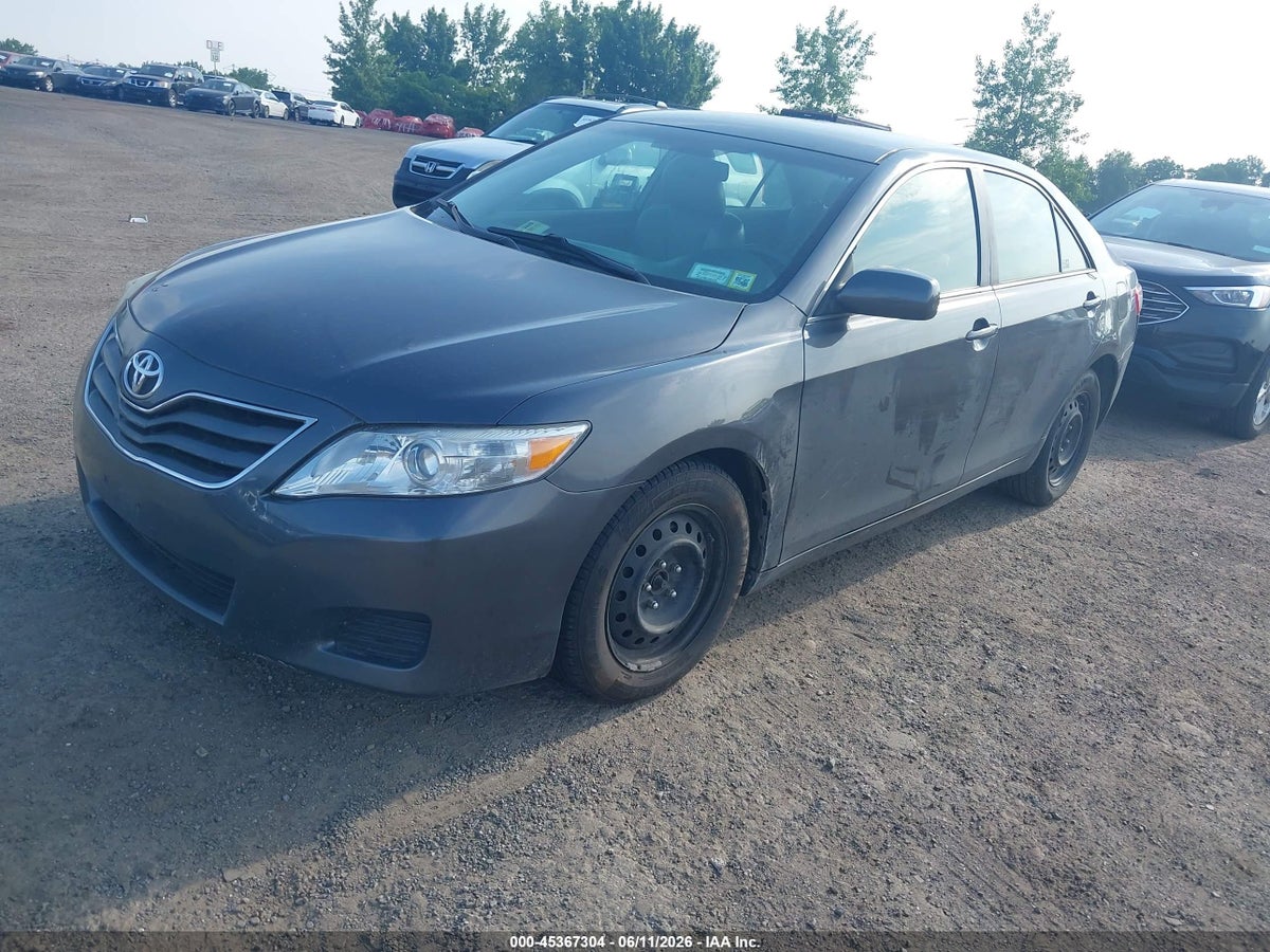 2010 TOYOTA CAMRY LE — снимка 2