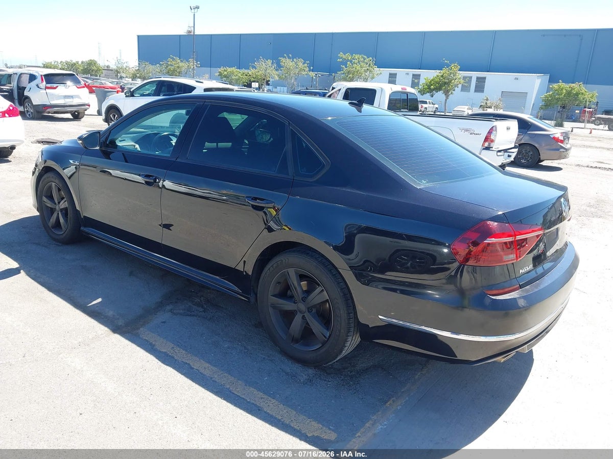 2018 VOLKSWAGEN PASSAT 2.0T R-LINE/2.0T S — снимка 3