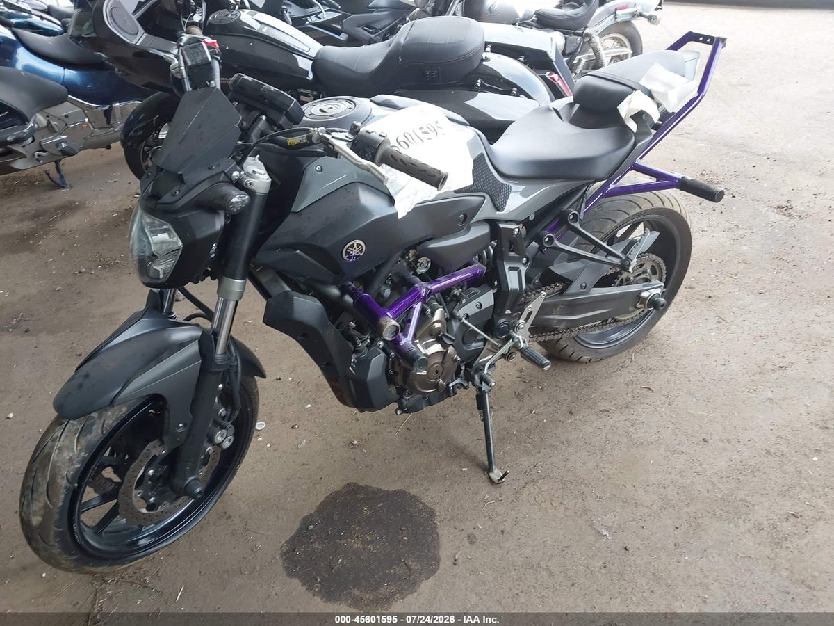 2015 YAMAHA FZ07 — снимка 2