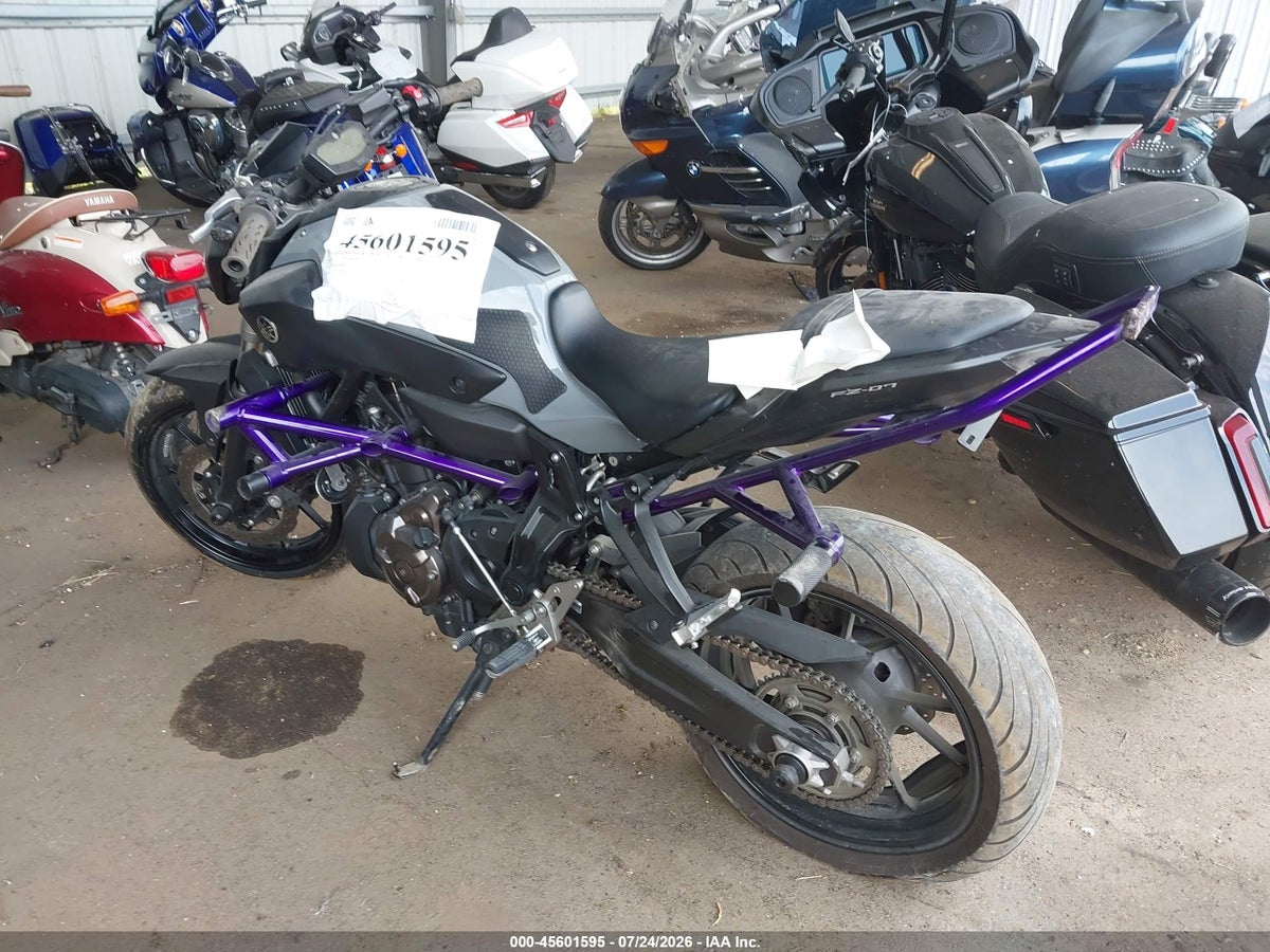 2015 YAMAHA FZ07 — снимка 3