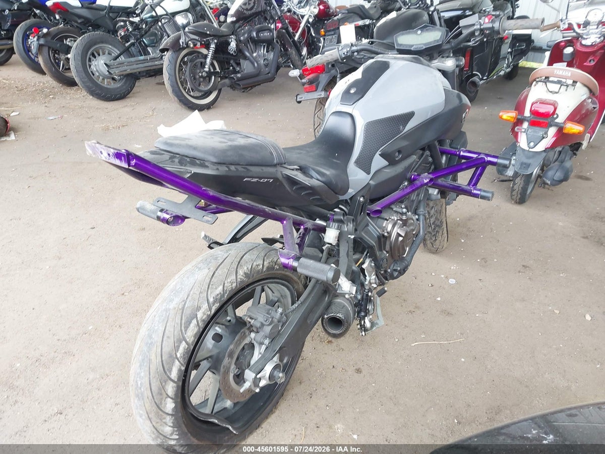 2015 YAMAHA FZ07 — снимка 4