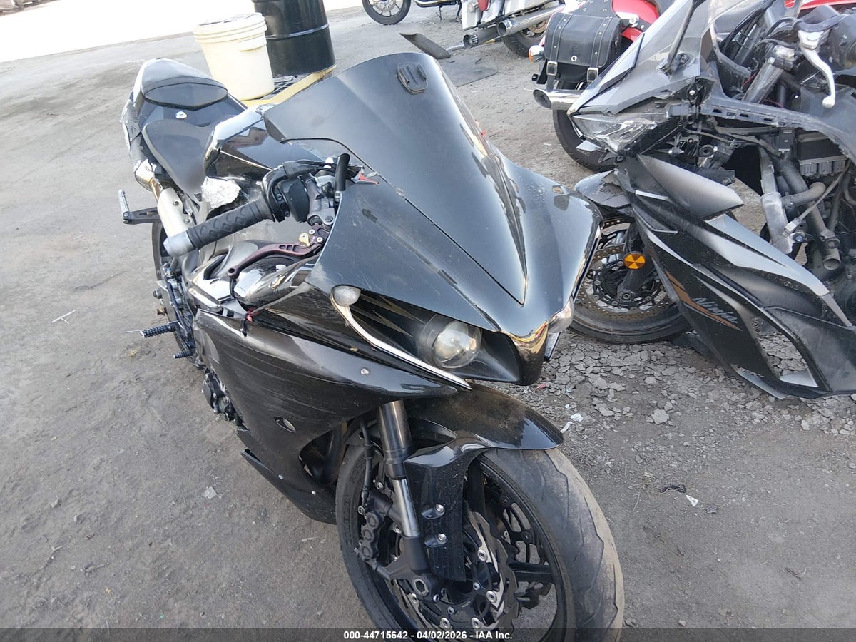 2011 YAMAHA YZFR1