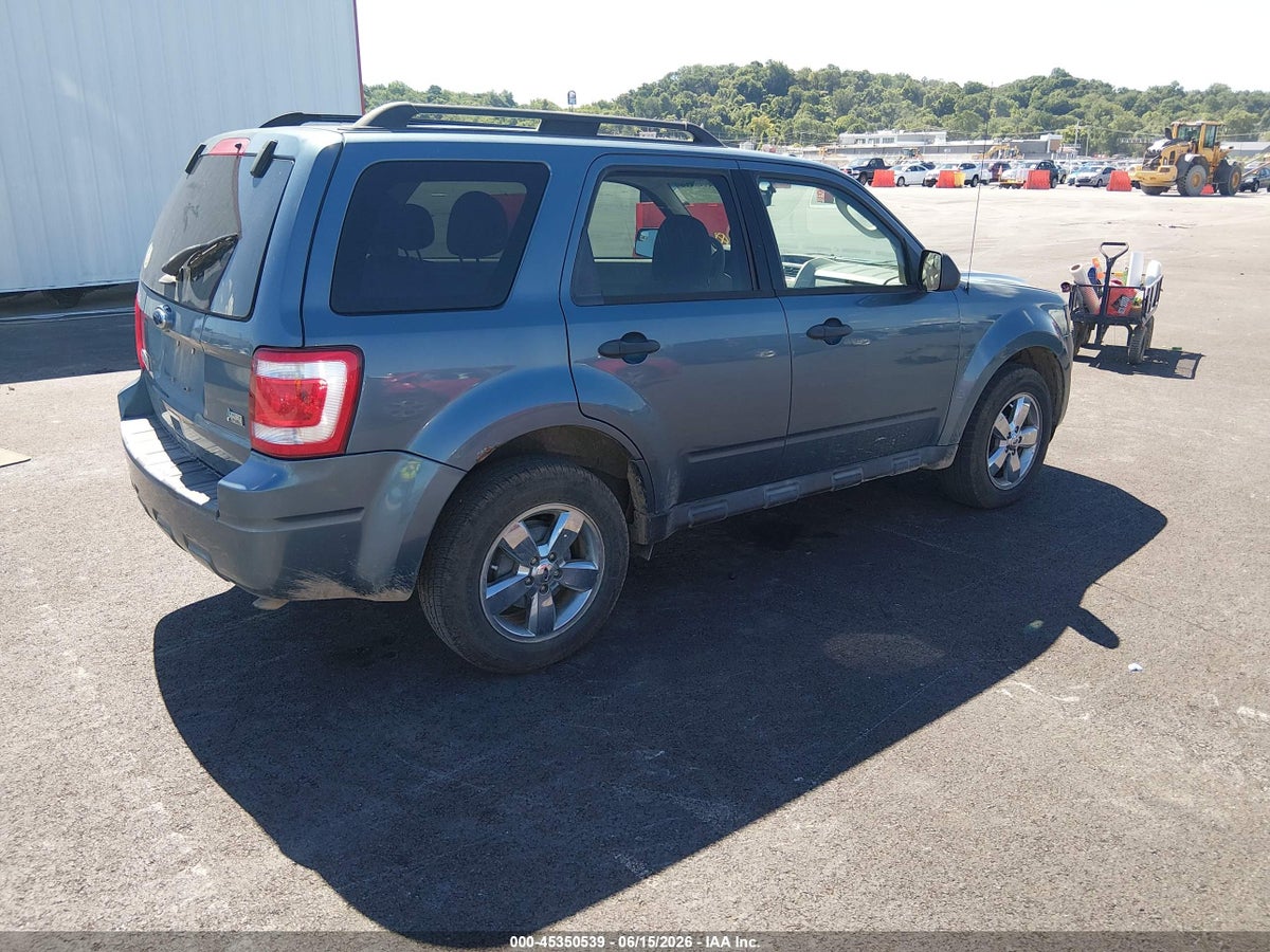 2011 FORD ESCAPE XLT — снимка 2