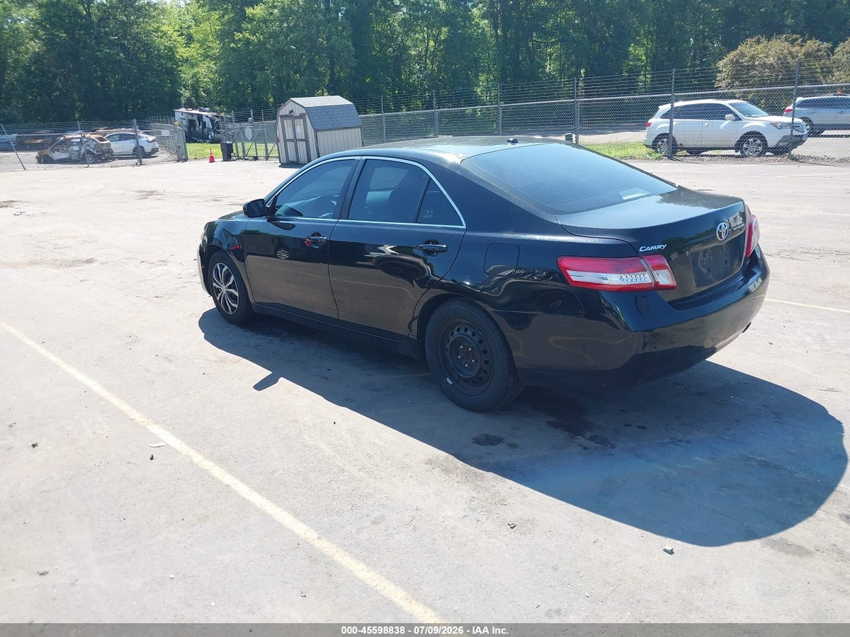 2011 TOYOTA CAMRY LE — снимка 3